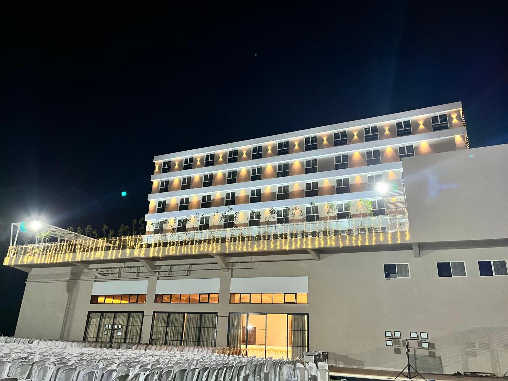 Vits Satyajeet Karad Hotell Eksteriør bilde